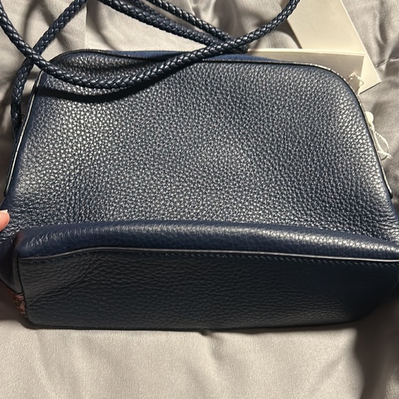 Tory Burch Taylor crossbody camera bag. - Picture 5 of 8